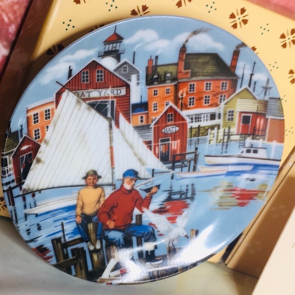 Vintage Avon Decorative  5" Harbor Scene Shefflet Collector Plate - Picture 2 of 4